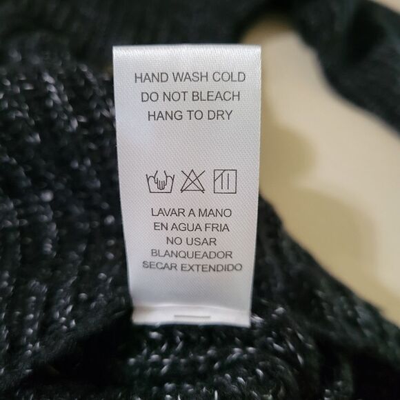 Doe & Rae Women's Black Marled V-neck Long Sleeve Sweater - Picture 13 of 14